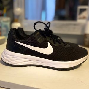 Nike Revolution women size 7